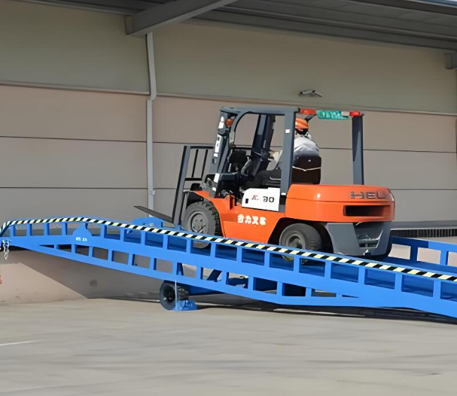 阿瓦提移动式卸货平台（叉车用）